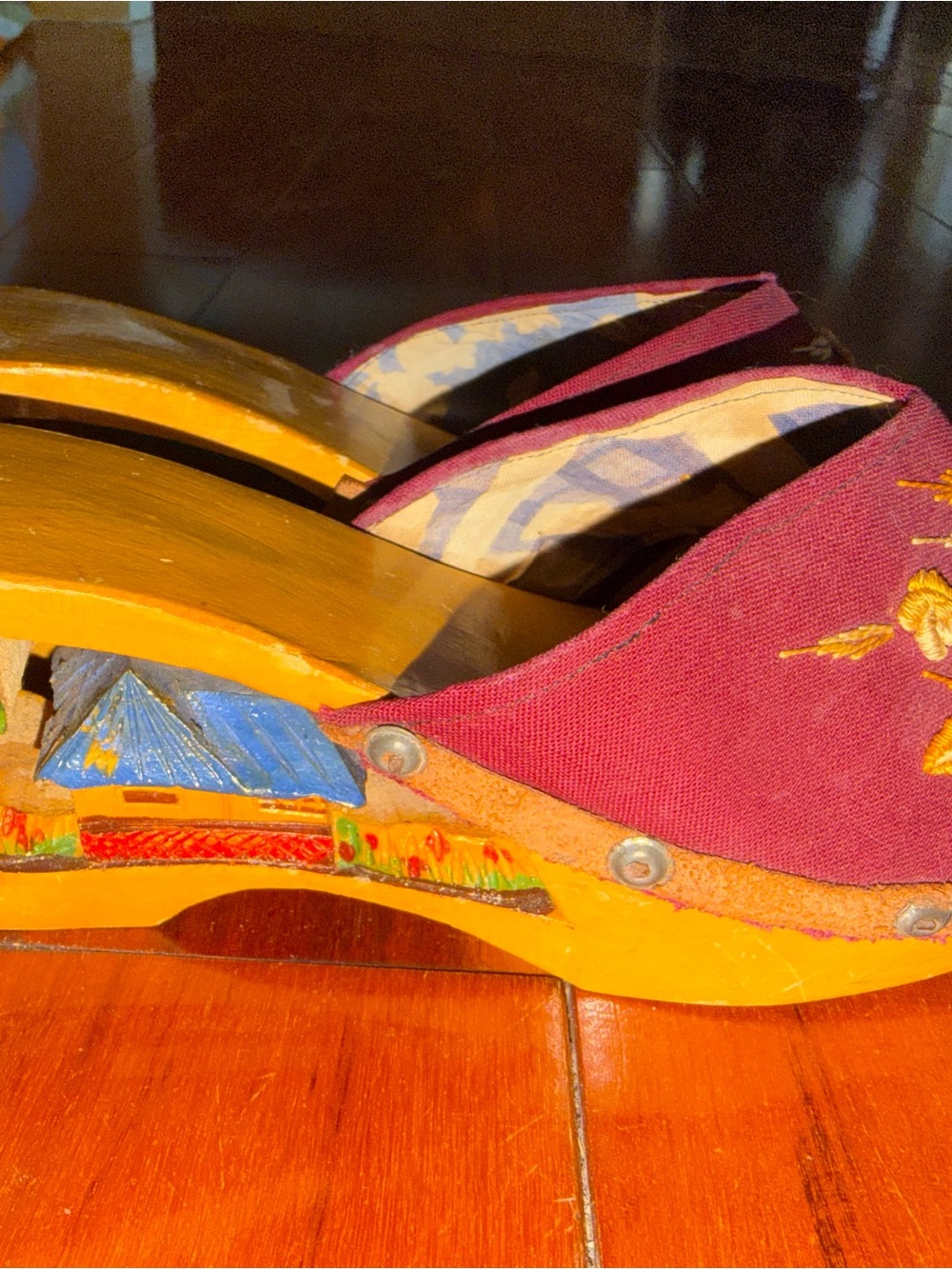 Antique 1940s Filipino bakya hand carved Wooden Ladies Shoes Phillipines size 6.